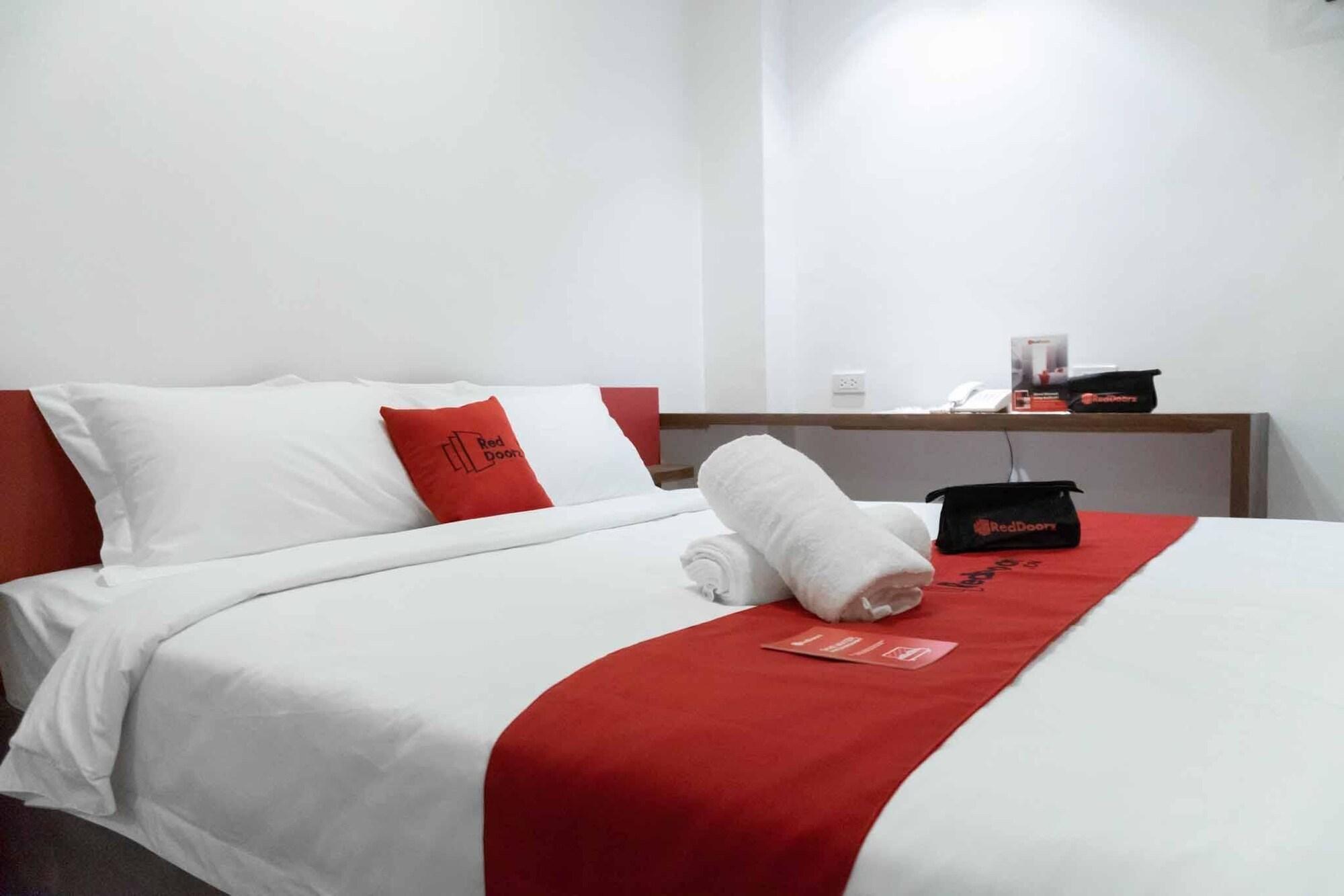 Reddoorz Plus At Mm Hotel Las Pinas Former Reddoorz Plus Near Bamboo Organ Zewnętrze zdjęcie