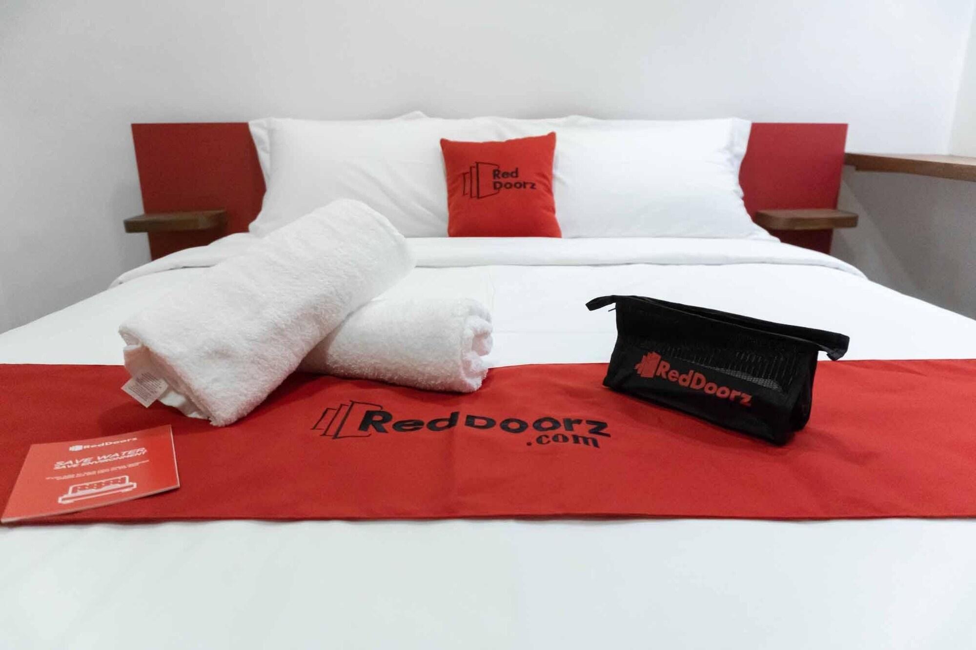 Reddoorz Plus At Mm Hotel Las Pinas Former Reddoorz Plus Near Bamboo Organ Zewnętrze zdjęcie