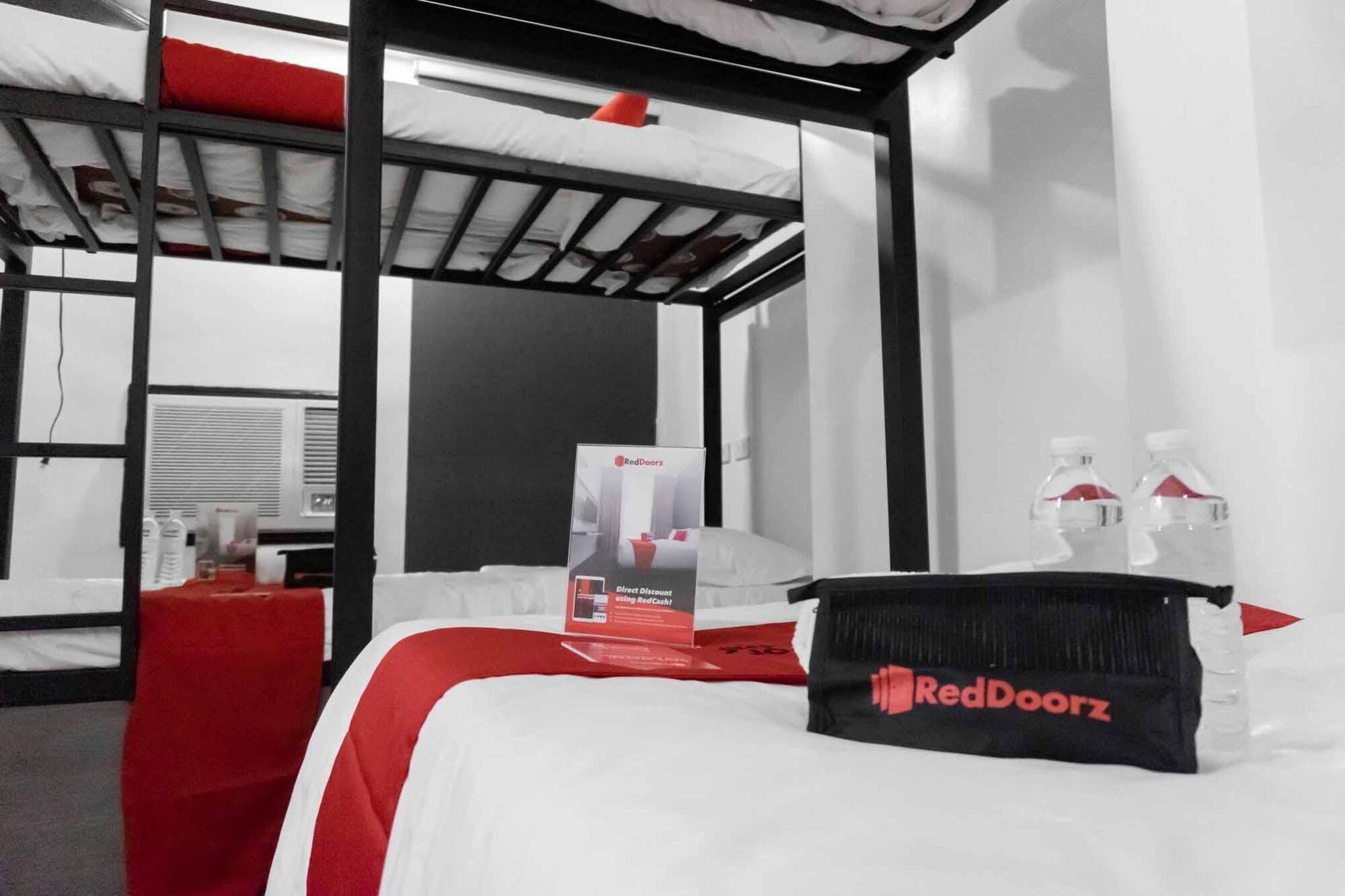 Reddoorz Plus At Mm Hotel Las Pinas Former Reddoorz Plus Near Bamboo Organ Zewnętrze zdjęcie