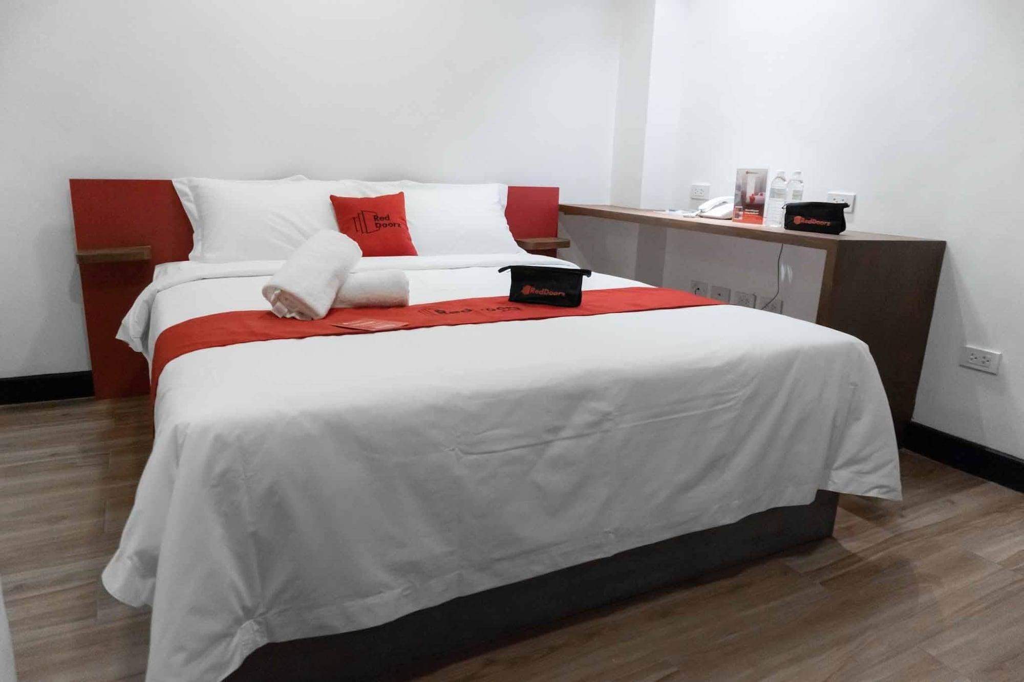 Reddoorz Plus At Mm Hotel Las Pinas Former Reddoorz Plus Near Bamboo Organ Zewnętrze zdjęcie