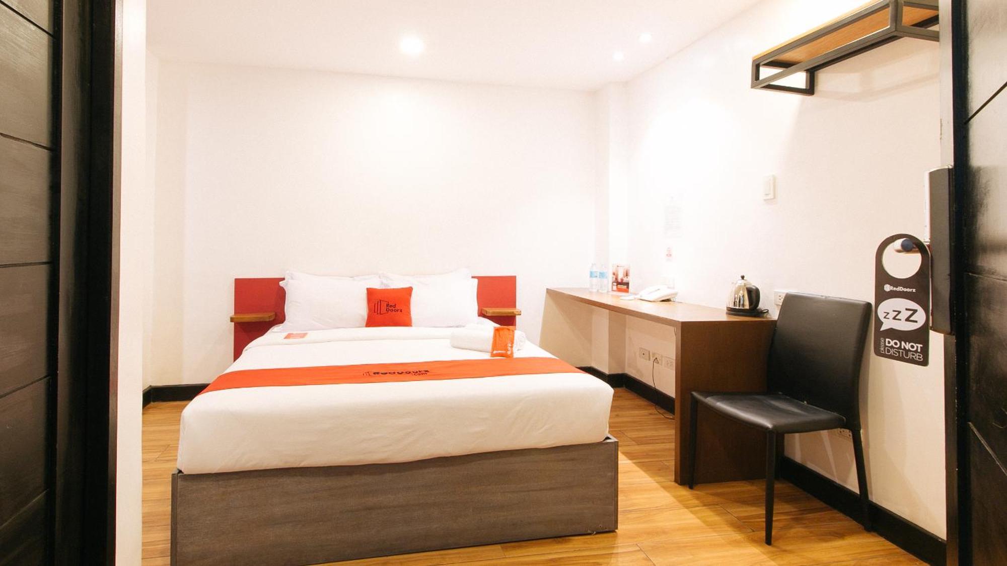 Reddoorz Plus At Mm Hotel Las Pinas Former Reddoorz Plus Near Bamboo Organ Zewnętrze zdjęcie